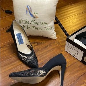 Figueroa Black Arianna Lace Kimberly Mule Heels‎